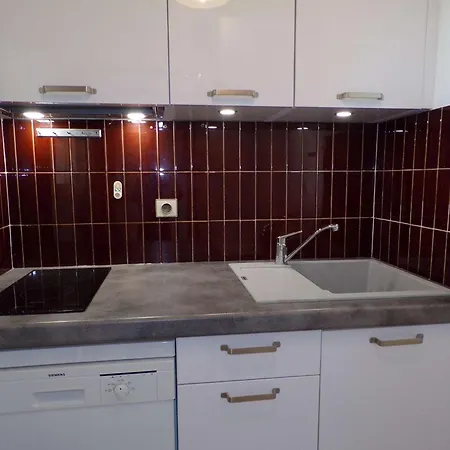 2p En Bord De Avec Parking, - Fr-1-328-202 *