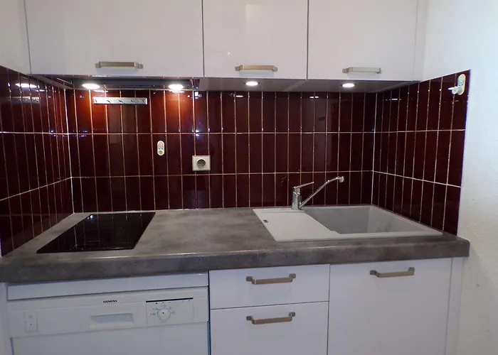 2p En Bord De Avec Parking, - Fr-1-328-202 *